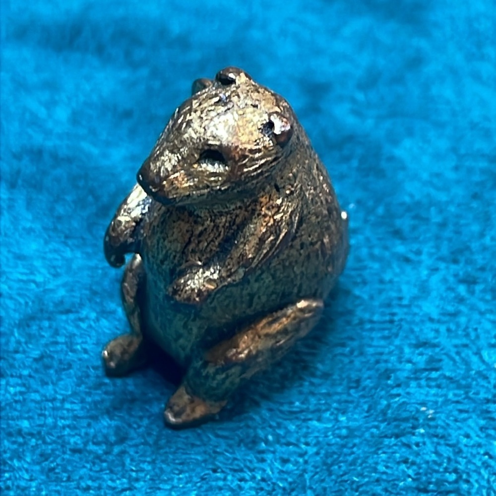 Small Adorable Gopher Pin Brooch - Picture 4 of 7